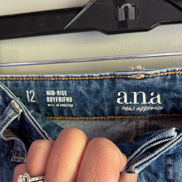 A.n.a Mid Rise Boyfriend Jeans 12 - Picture 2 of 5